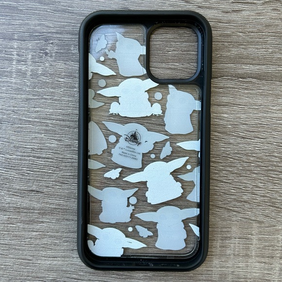 Disney Star Wars iPhone 12/12 pro case - Picture 2 of 2